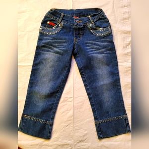 Lipstik Rhinestones adorned cropped demin jeans size, 7 EUC stretch,  boutique.